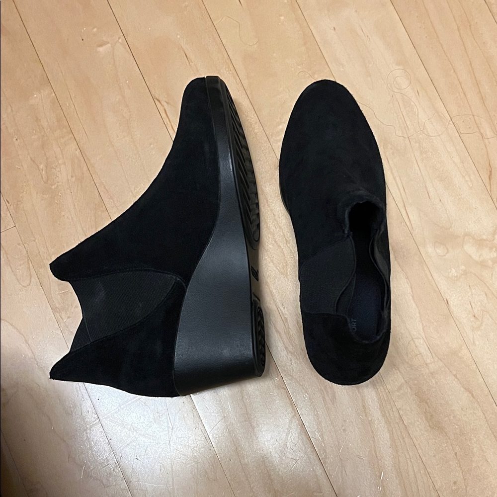 CROCS Black Women's Ankle Booties